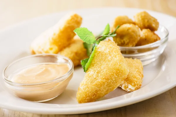 Fromage frit avec sauce — Photo