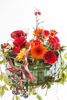 sepet içinde güzel buket