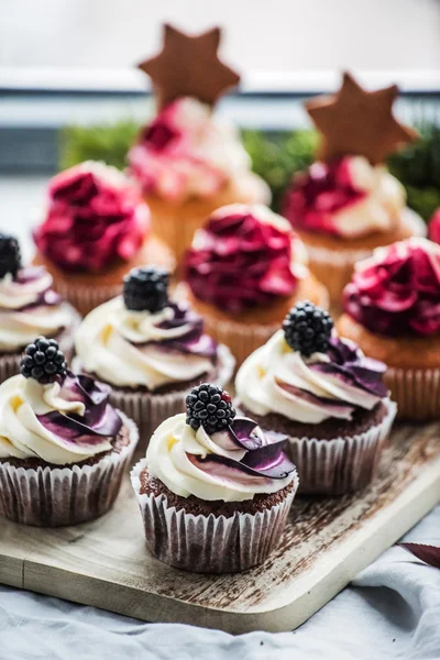 Berry sweet cupcakes — Stock Photo, Image