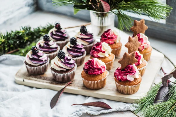 Cupcake di Natale sul piatto — Foto Stock