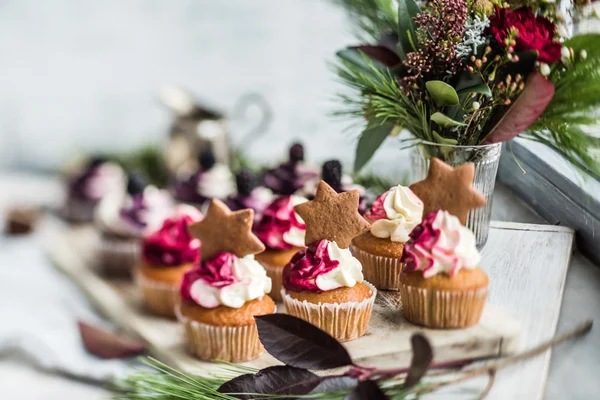 Christmas cupcakes on plate — Stock Photo, Image