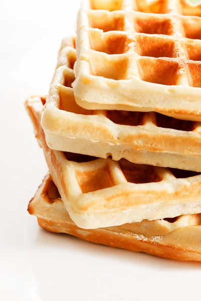 Belgische Waffeln auf Weiß — Stockfoto