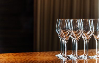 boş şarap bardakları