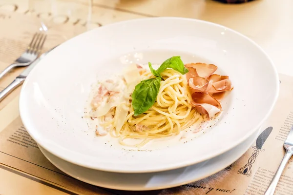 Tasty pasta carbonara — Stock Photo, Image