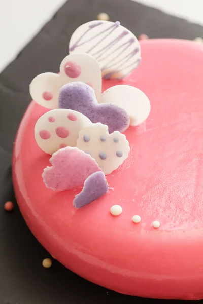 Roze koek met hart — Stockfoto