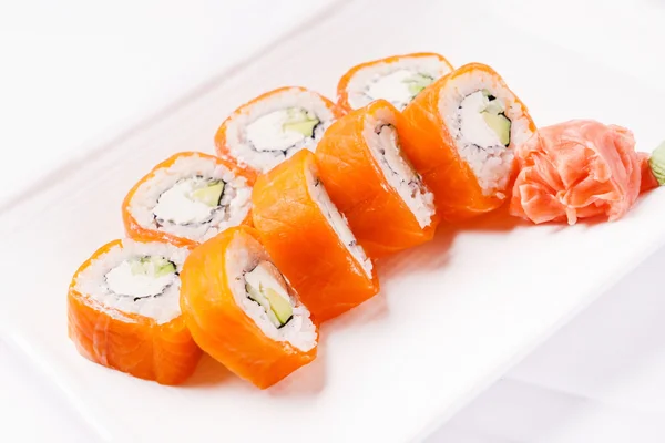Sushi saboroso em branco — Fotografia de Stock