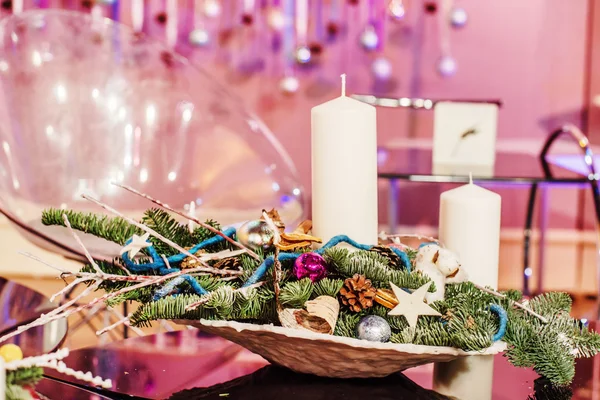 Decorações de Natal com velas — Fotografia de Stock