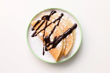 çikolata soslu krep