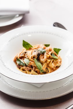 sağlıklı deniz ürünleri makarna