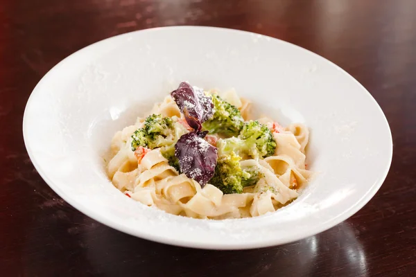 Heerlijke pasta met groenten — Stockfoto