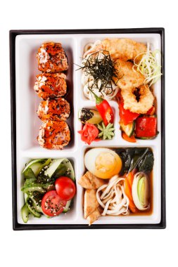 lezzetli yemek kutusu (Bento)