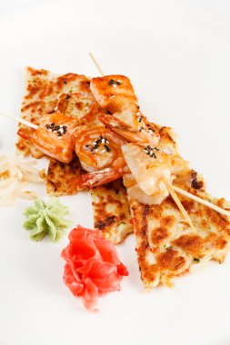 Somon şiş beyaz üzerinde