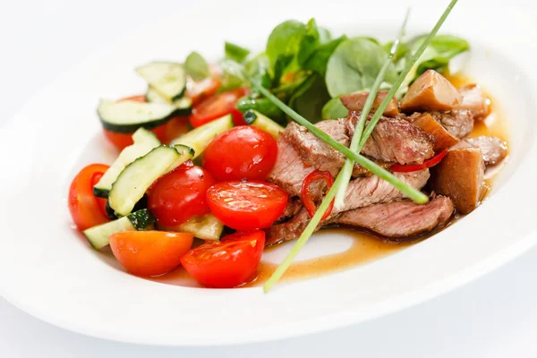 Carne sabrosa con verduras — Foto de Stock