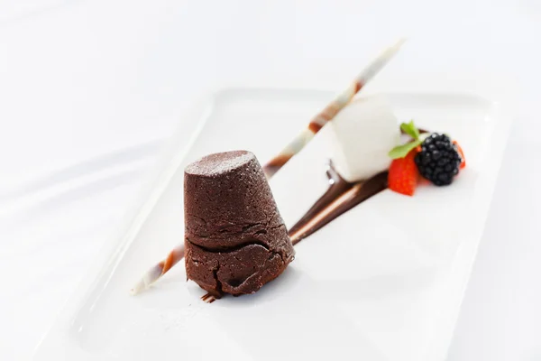 Dessert al cioccolato con gelato — Foto Stock