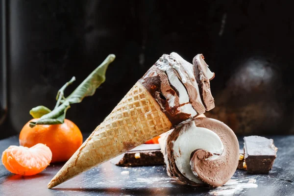 Cones de gelado de chocolate — Fotografia de Stock