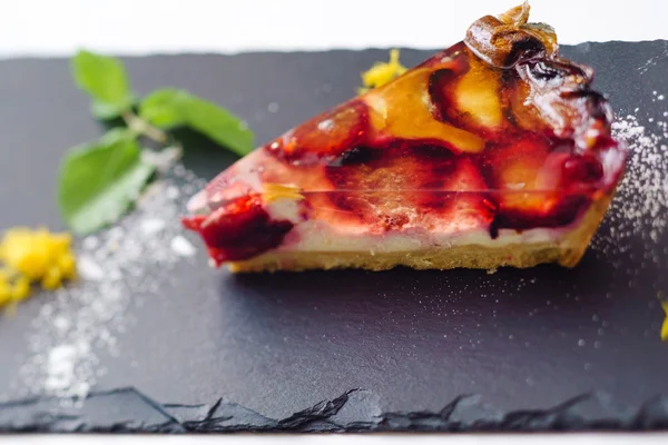 nane ile kuru üzümlü kek