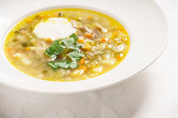 Sopa de cebada en plato — Foto de Stock