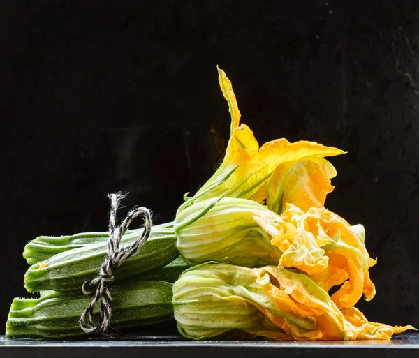 新鮮なズッキーニの花 — ストック写真