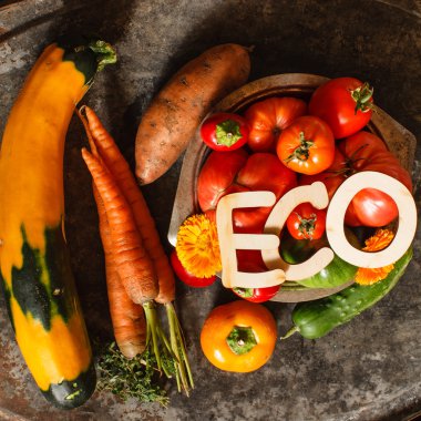 Taze taze organik sebzeler.