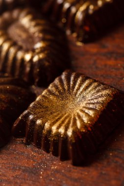 Altın tozu ile çikolata tatlılar
