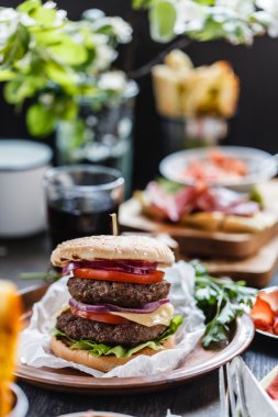 Tablo lezzetli burger