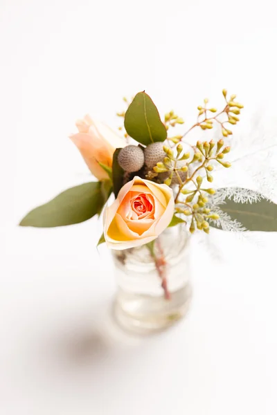 Красивые цветы в стекле — стоковое фото