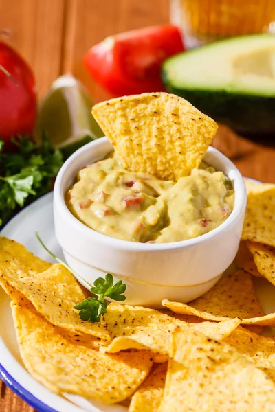 Guacamole saboroso com abacate — Fotografia de Stock