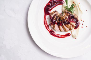 ördek göğsü patates püresi ile