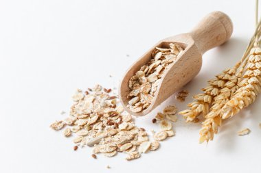 Mor ve buğday kulakları ile müsli
