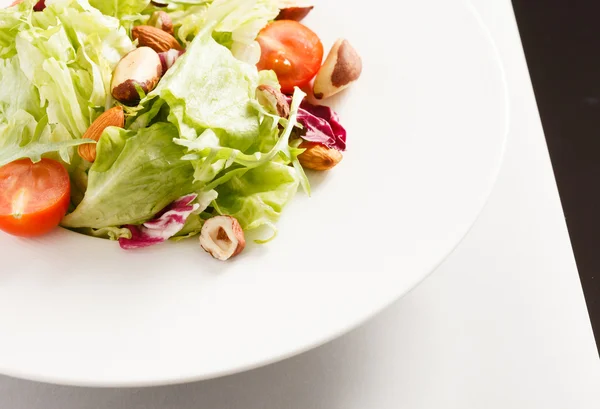 Здоровый салат с овощами — стоковое фото