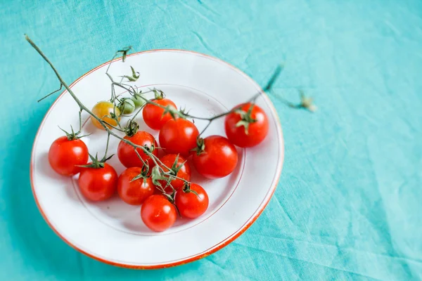 Red ripe cherry tomatoes — Stock Photo, Image