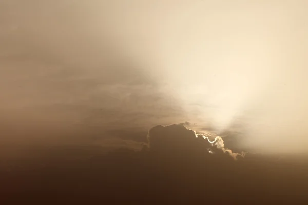Promienie światła w niebo — Zdjęcie stockowe