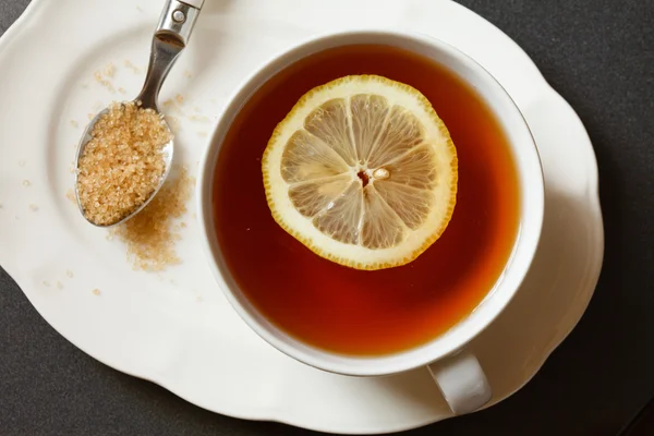 Cup of hot tea with lemon — Stock Photo, Image