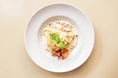 Lezzetli makarna Carbonara