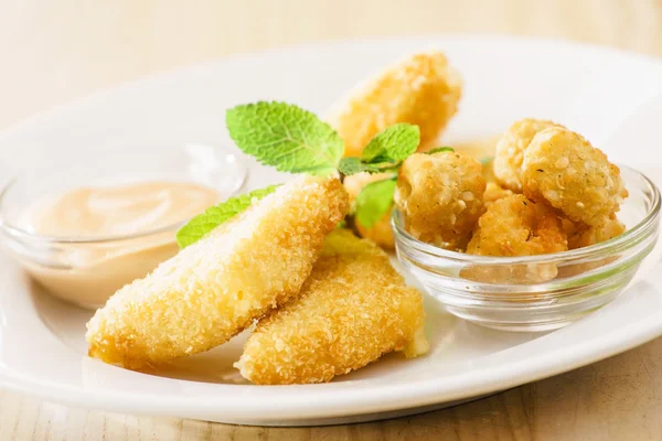 Fromage frit avec sauce — Photo