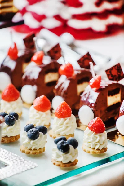 Pasteles en mesa de brunch — Foto de Stock