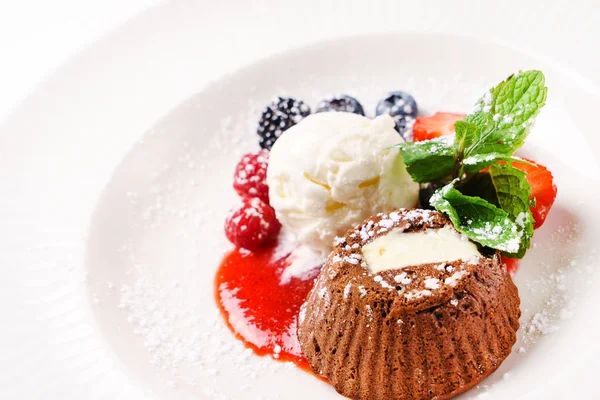 Gustosa torta di Natale con bacche — Foto Stock