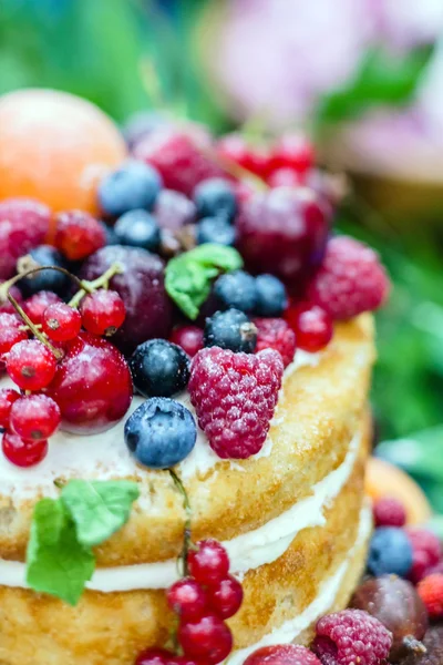 Naked wedding cake — Stock Photo, Image