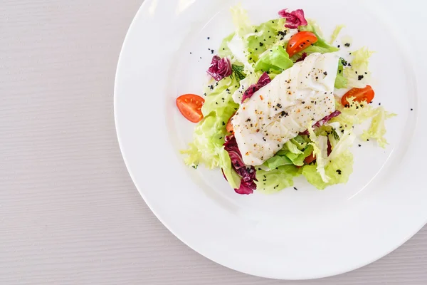 Fish with vegetable salad — Stock Photo, Image