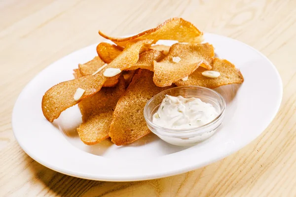 Semmelchips mit Knoblauch — Stockfoto