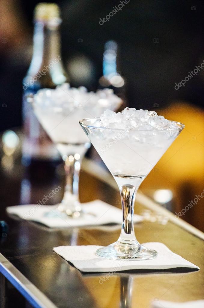cocktails with ice on table
