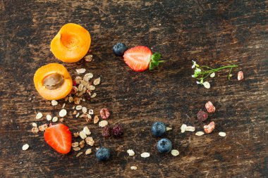 Olgunlaşmış meyve ile müsli