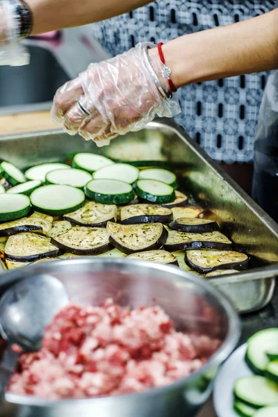 Chef profesional en el trabajo — Foto de Stock