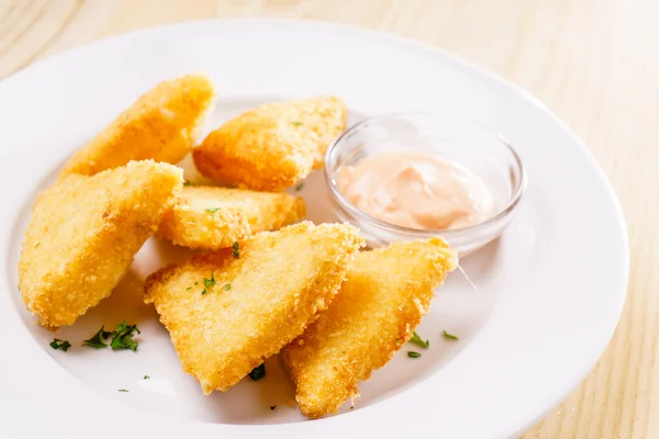 Fromage frit sur assiette — Photo