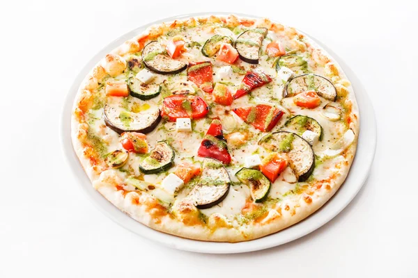 Pizza savoureuse sur assiette — Photo