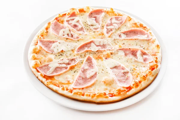 Leckere Pizza auf dem Teller — Stockfoto