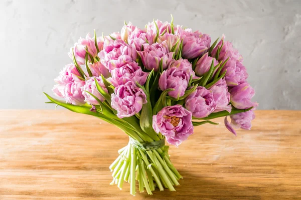 Hermosos tulipanes rosados — Foto de Stock