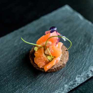 İspanyol meze plaka üzerinde