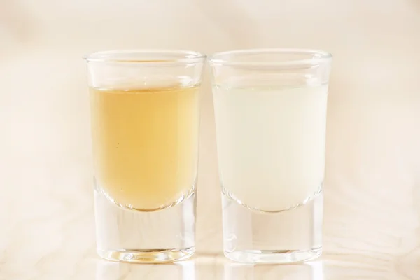 Bevande alcoliche in bicchieri — Foto Stock