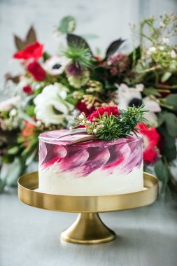 Çiçekli düğün pastası